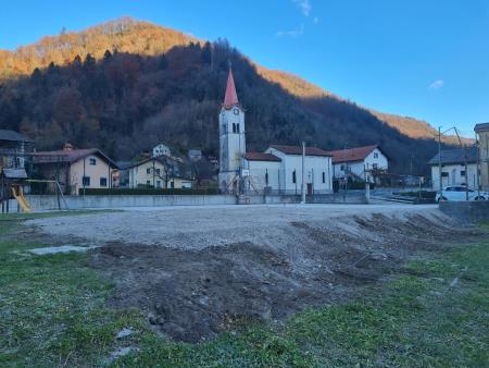 Idrija pri Bači_po odstranitvi stare šole (Davor Simčič) (2)